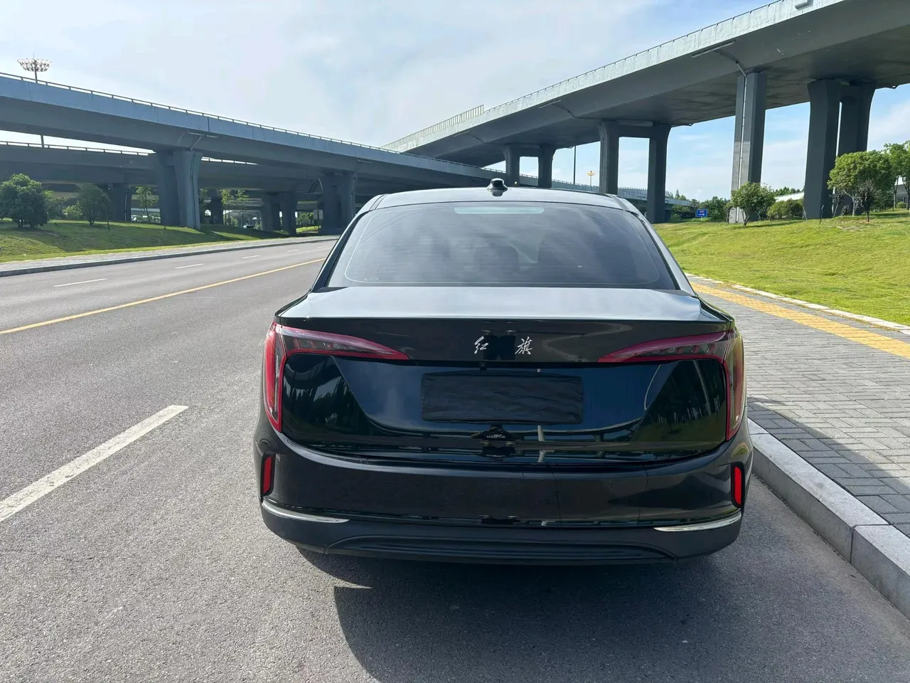 HongQi 2022 E-QM 5 431km Charging Enjoy Edition Automatic Gear 5