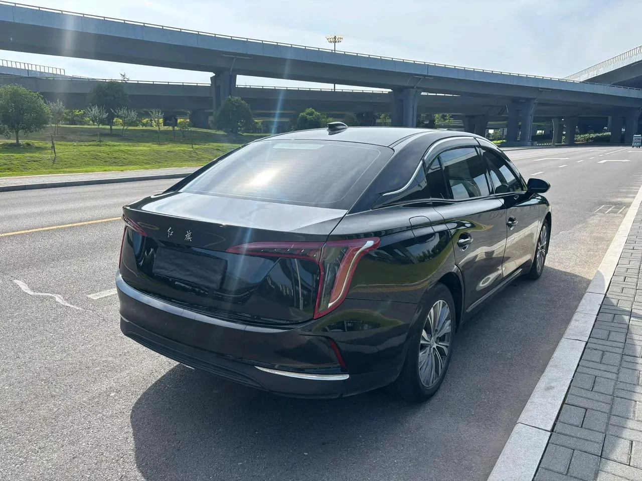 HongQi 2022 E-QM 5 431km Charging Enjoy Edition Automatic Gear 6