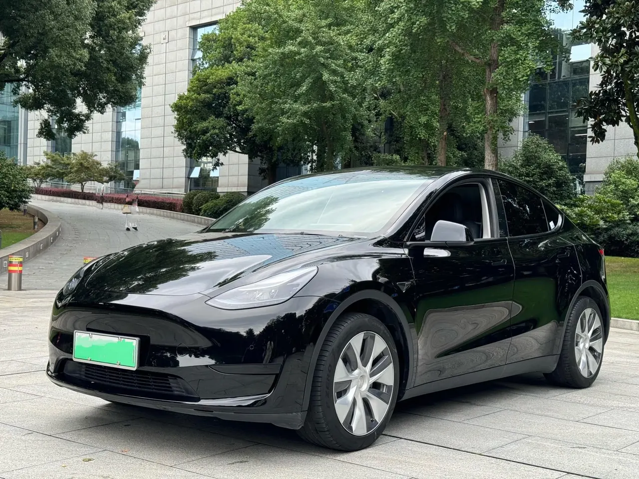 Tesla 2022 Model Y rear-wheel drive version (facelift) automatic gear - View 1