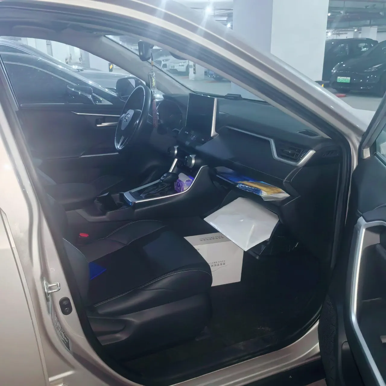 Toyota 2022 Willanda 2.0 Stepless Two-Drive Premium Edition Automatic Gear 5