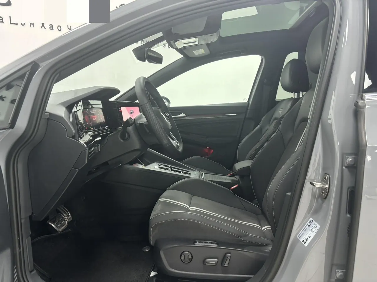 Volkswagen 2023 Golf 8 R-Line 1.4TSI 280TSI Lite (Modified) Automatic Gear 9