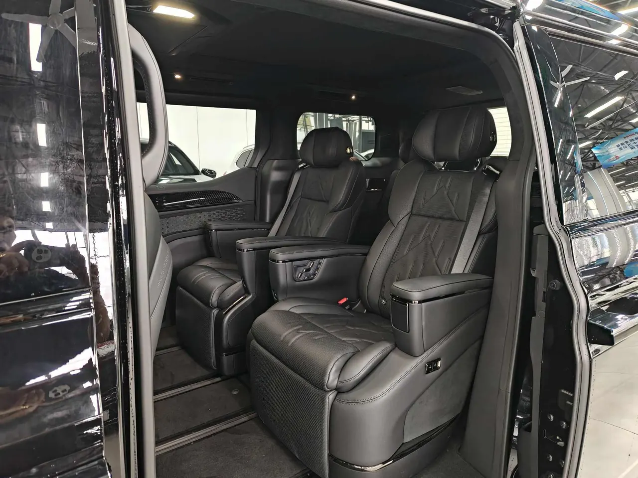 Zeekr 2024 Zeekr 009 7-seat aisle version 108kWh automatic gear 6