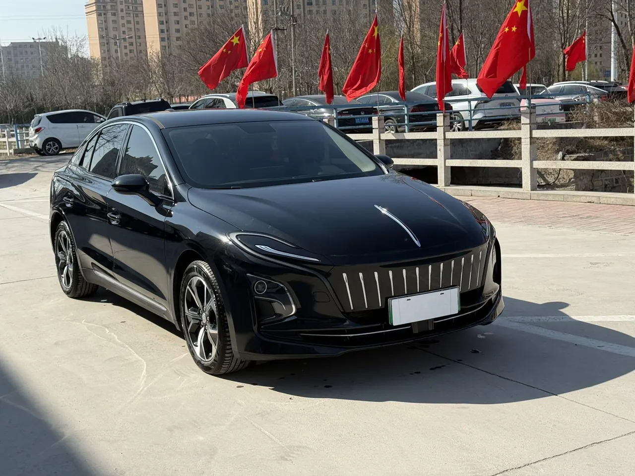HongQi 2022 E-QM5 net charging basic version 5 automatic gear 3