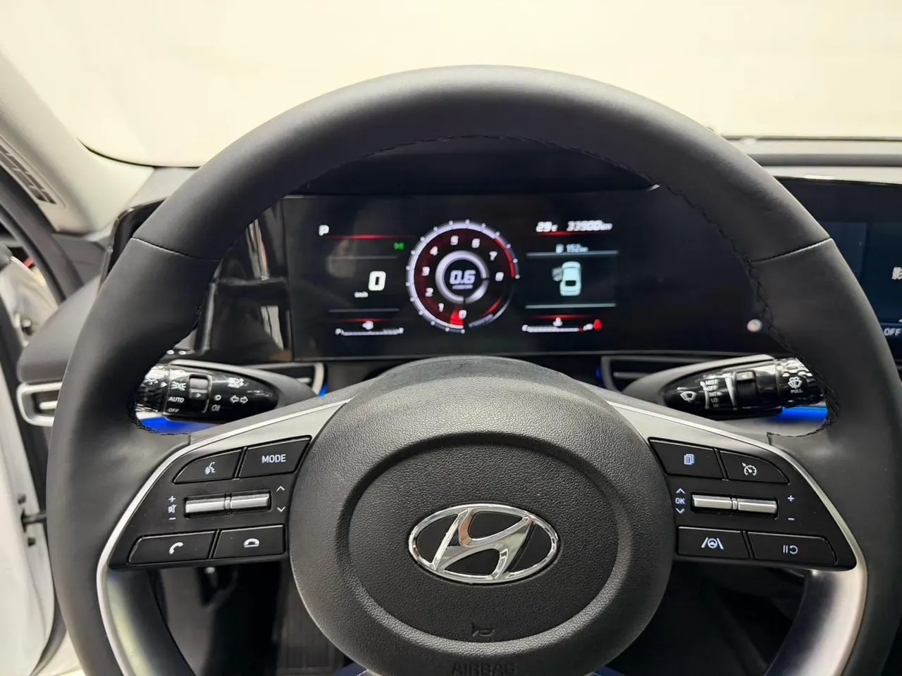 Hyundai 2022 Elantra -3-compartment 1.5 stepless LUX premium automatic gear 11