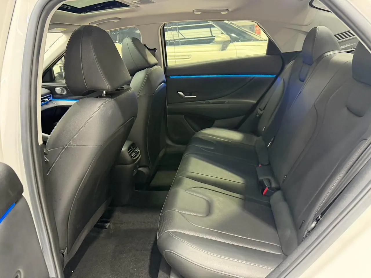 Hyundai 2022 Elantra -3-compartment 1.5 stepless LUX premium automatic gear 14