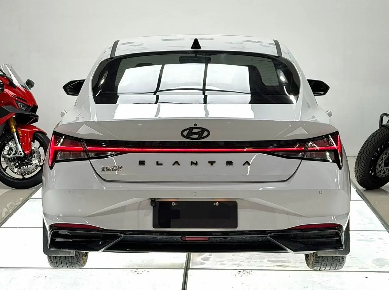 Hyundai 2022 Elantra -3-compartment 1.5 stepless LUX premium automatic gear 5