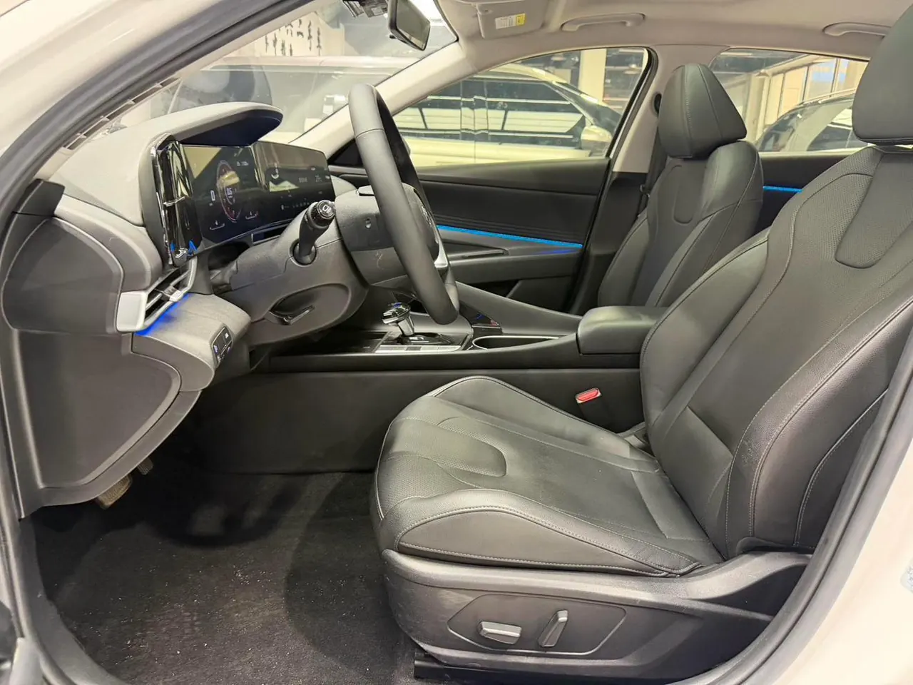 Hyundai 2022 Elantra -3-compartment 1.5 stepless LUX premium automatic gear 7