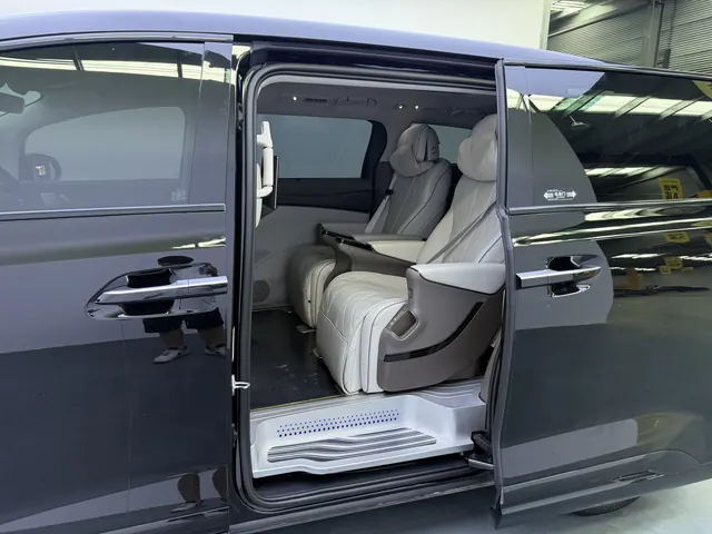 Denza 2022 Denza D9 DM-i 1.5T stepless 970 four-wheel drive flagship automatic gear 6