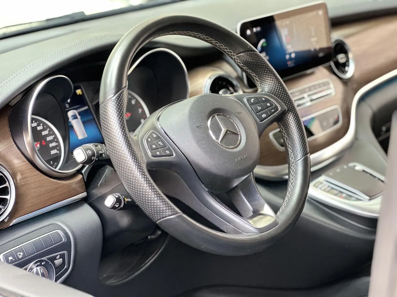 Mercedes Benz V 2022V 260 L 2.0T Deluxe Edition Automatic Gear 10