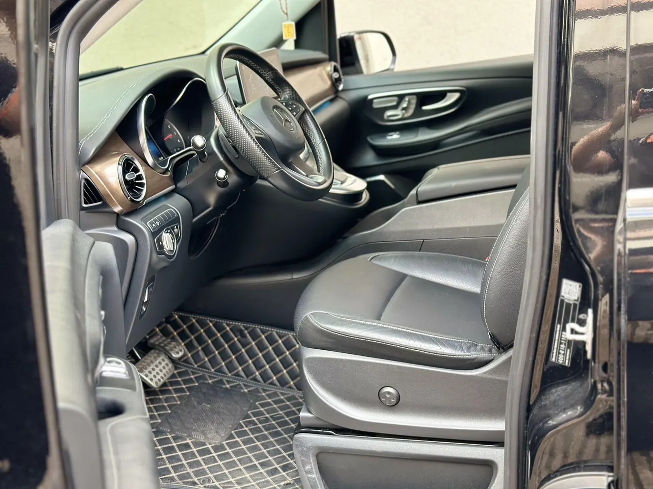 Mercedes Benz V 2022V 260 L 2.0T Deluxe Edition Automatic Gear 7