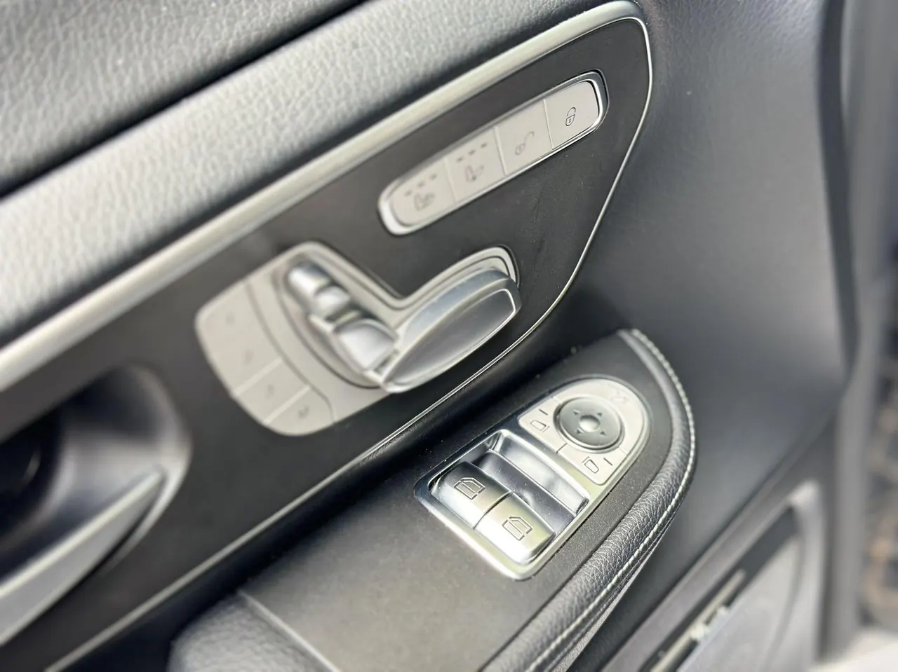Mercedes Benz V 2022V 260 L 2.0T Deluxe Edition Automatic Gear 8