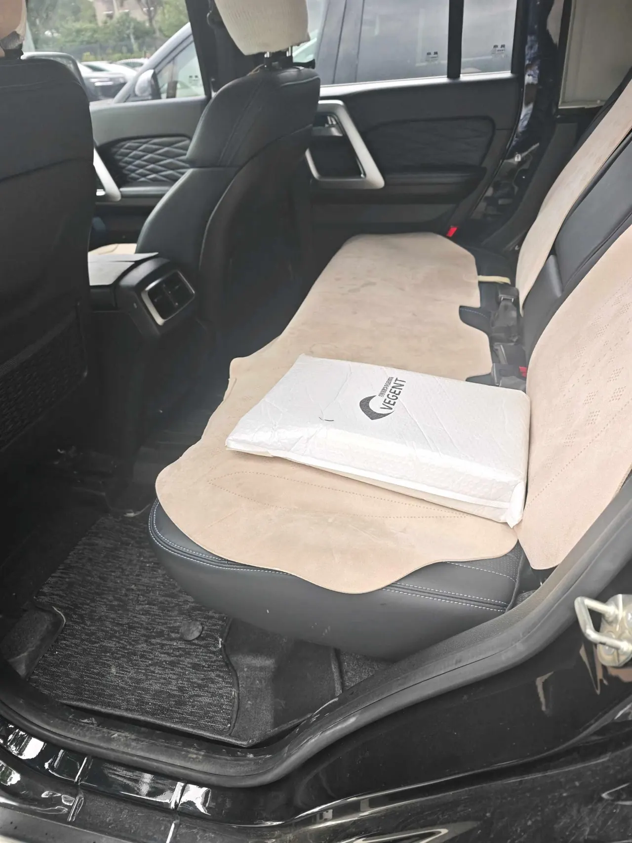 Beijing 2023 BJ40 2.0T 4-wheel drive city hunter version chivalrous automatic gear 5