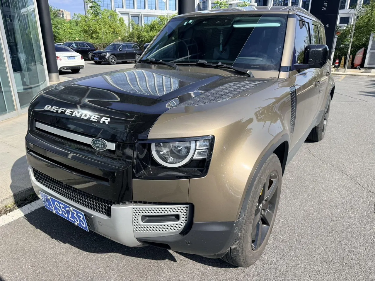 Open image lightbox: Land Rover Guard (Imported) 2020 Guard 110 2.0T Diesel Automatic Gear