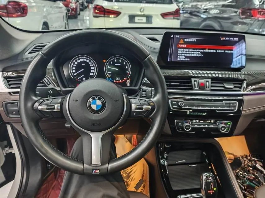 BMW 2020 X1 xDrive25Li 2.0T exclusive automatic gear 2