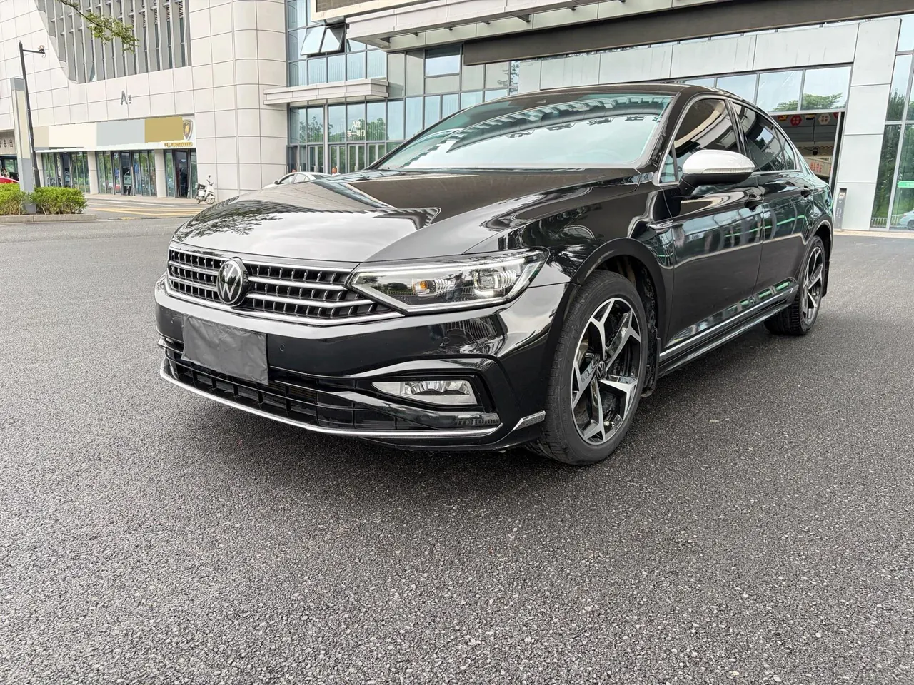 Volkswagen 2023 Magotan 2.0TSI 330TSI 2 million Commemorative Luxury Automatic Gear - View 1