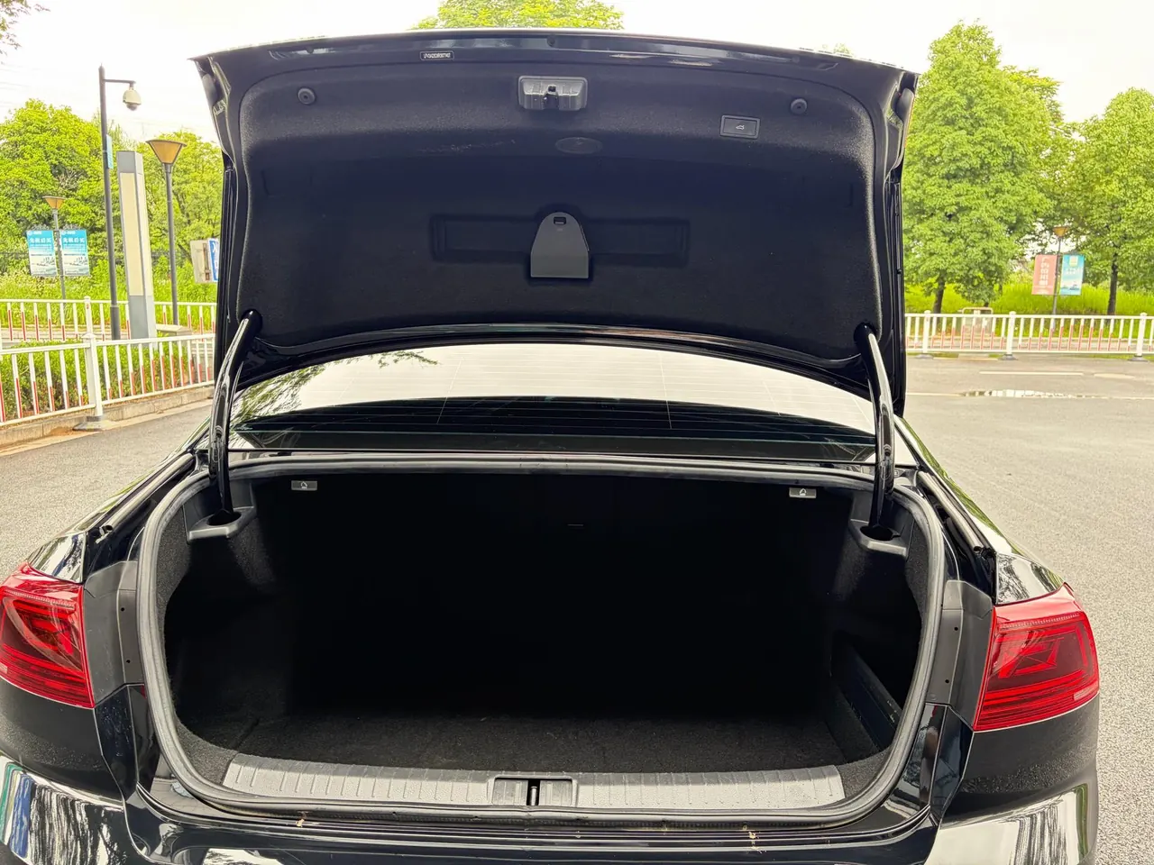 Volkswagen 2023 Magotan 2.0TSI 330TSI 2 million Commemorative Luxury Automatic Gear 8