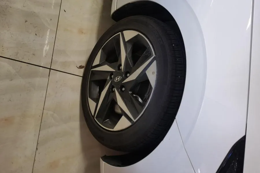 Hyundai 2021 Elantra -3-compartment 1.5 stepless LUX premium automatic gear 4