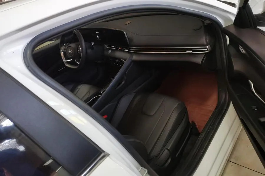 Hyundai 2021 Elantra -3-compartment 1.5 stepless LUX premium automatic gear 7