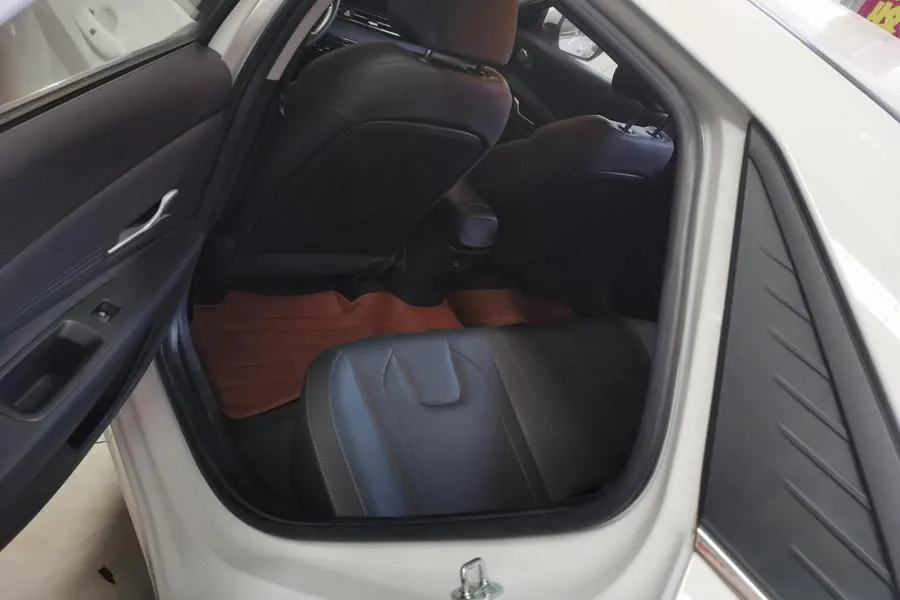 Hyundai 2021 Elantra -3-compartment 1.5 stepless LUX premium automatic gear 8