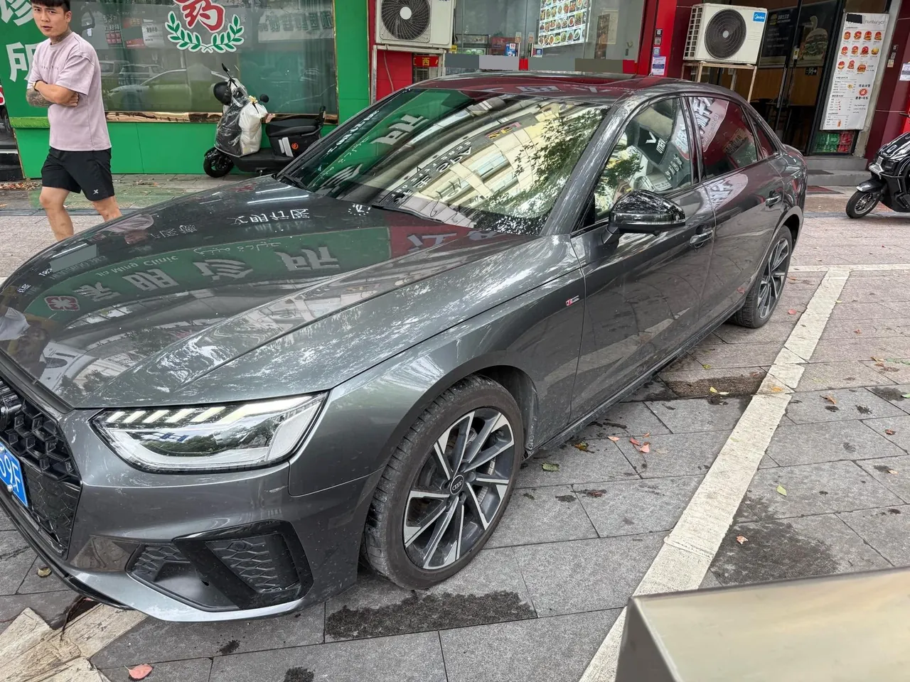 Audi 2023 A4L 2.0TFSI 40TFSI Deluxe Dynamic Automatic - View 1