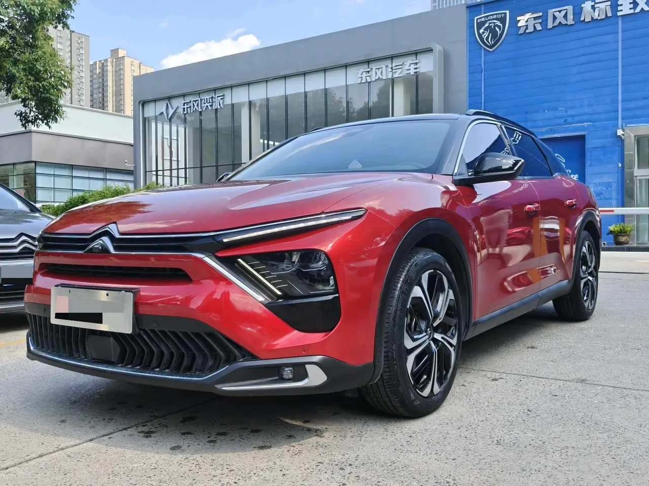 Open image lightbox: Citroen Versailles C5 X 2023 C5 X 1.6T is an extraordinary automatic gear