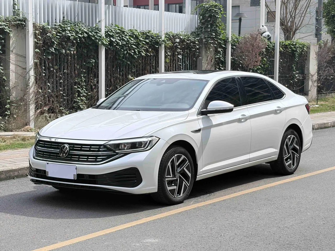 Volkswagen 2023 Sagitar 1.5TSI 300TSI Exceed Edition Automatic - View 1