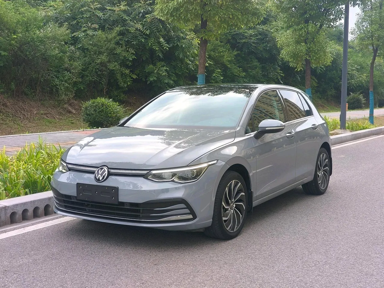 Volkswagen 2021 Golf 8 1.2TSI 200TSI Automatic - View 1