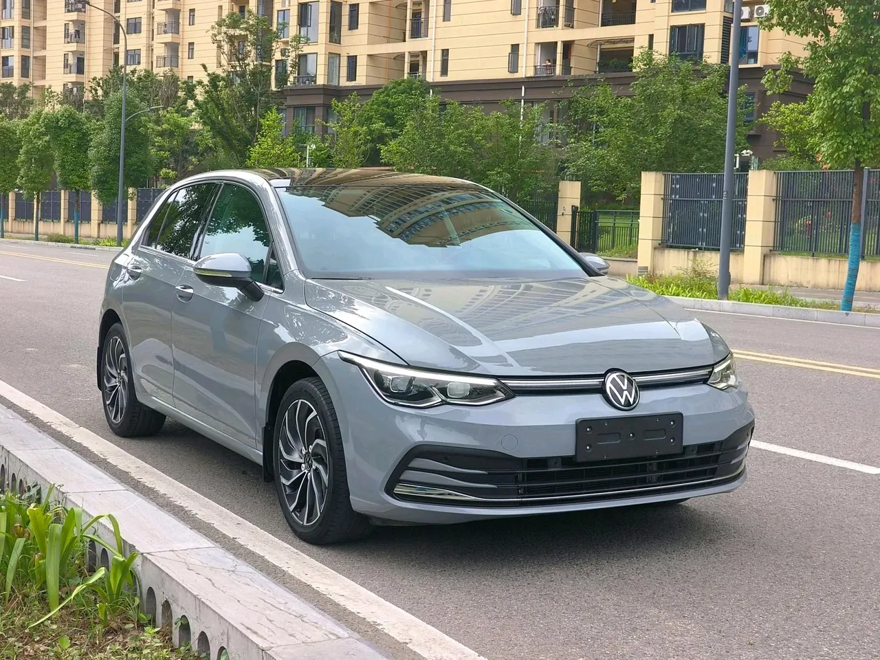 Volkswagen 2021 Golf 8 1.2TSI 200TSI Automatic 3