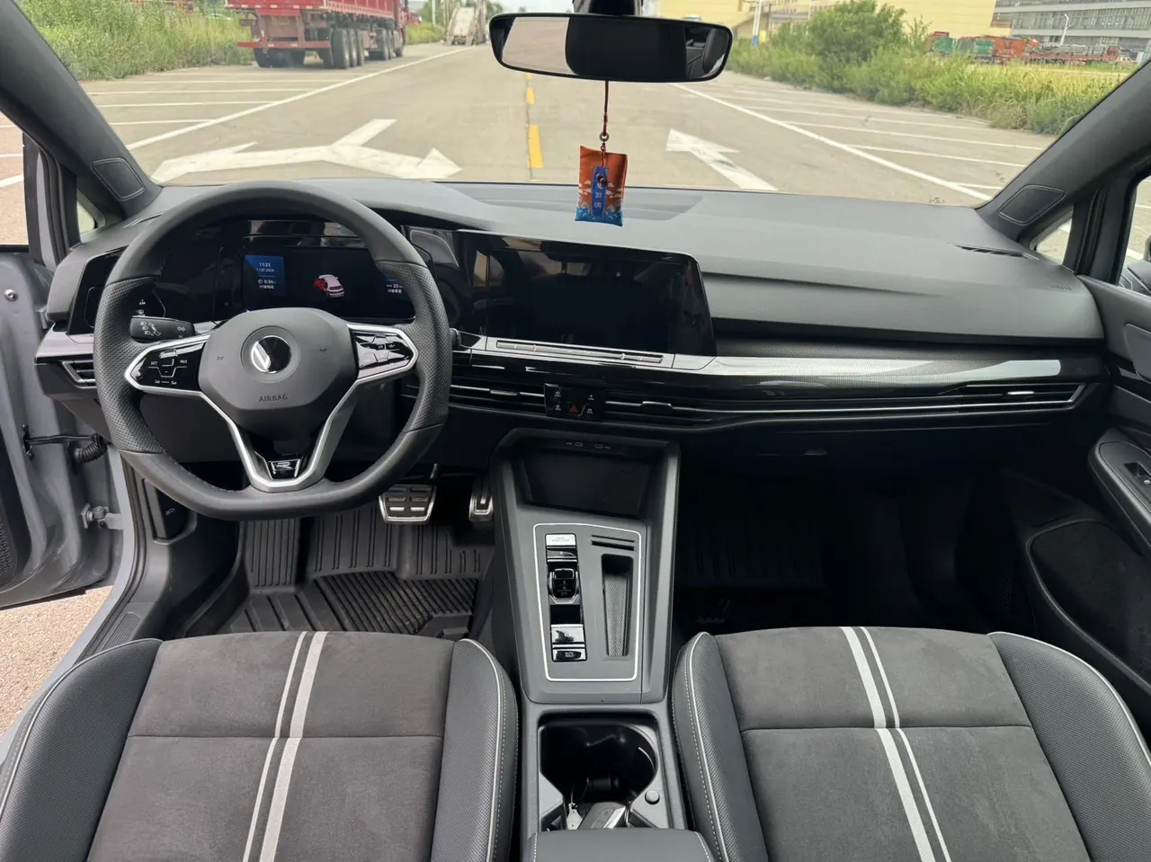 Volkswagen 2023 Golf 8 R-Line 1.4TSI 280TSI Lite Automatic 5
