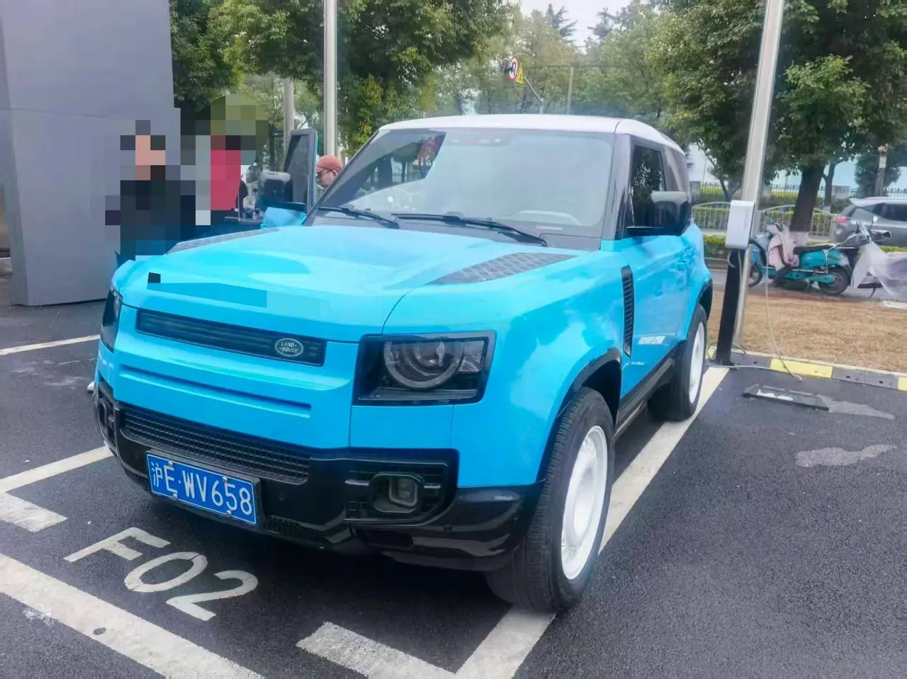 Open image lightbox: Land Rover Guard (Imported) 2022 Guard 90 48V 3.0T P400 XS Automatic Gear