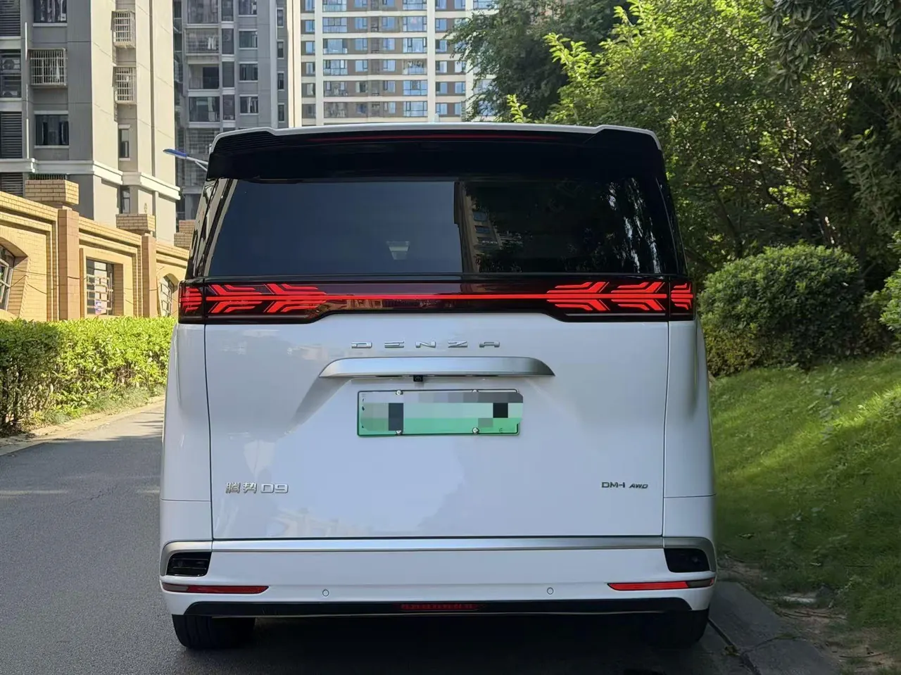 Denza 2022 Denza D9 DM-i 1.5T stepless 970 four-wheel drive flagship automatic gear 5