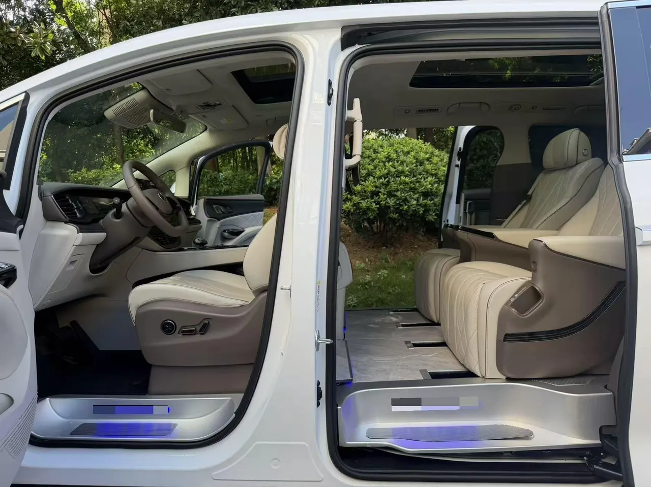 Denza 2022 Denza D9 DM-i 1.5T stepless 970 four-wheel drive flagship automatic gear 7