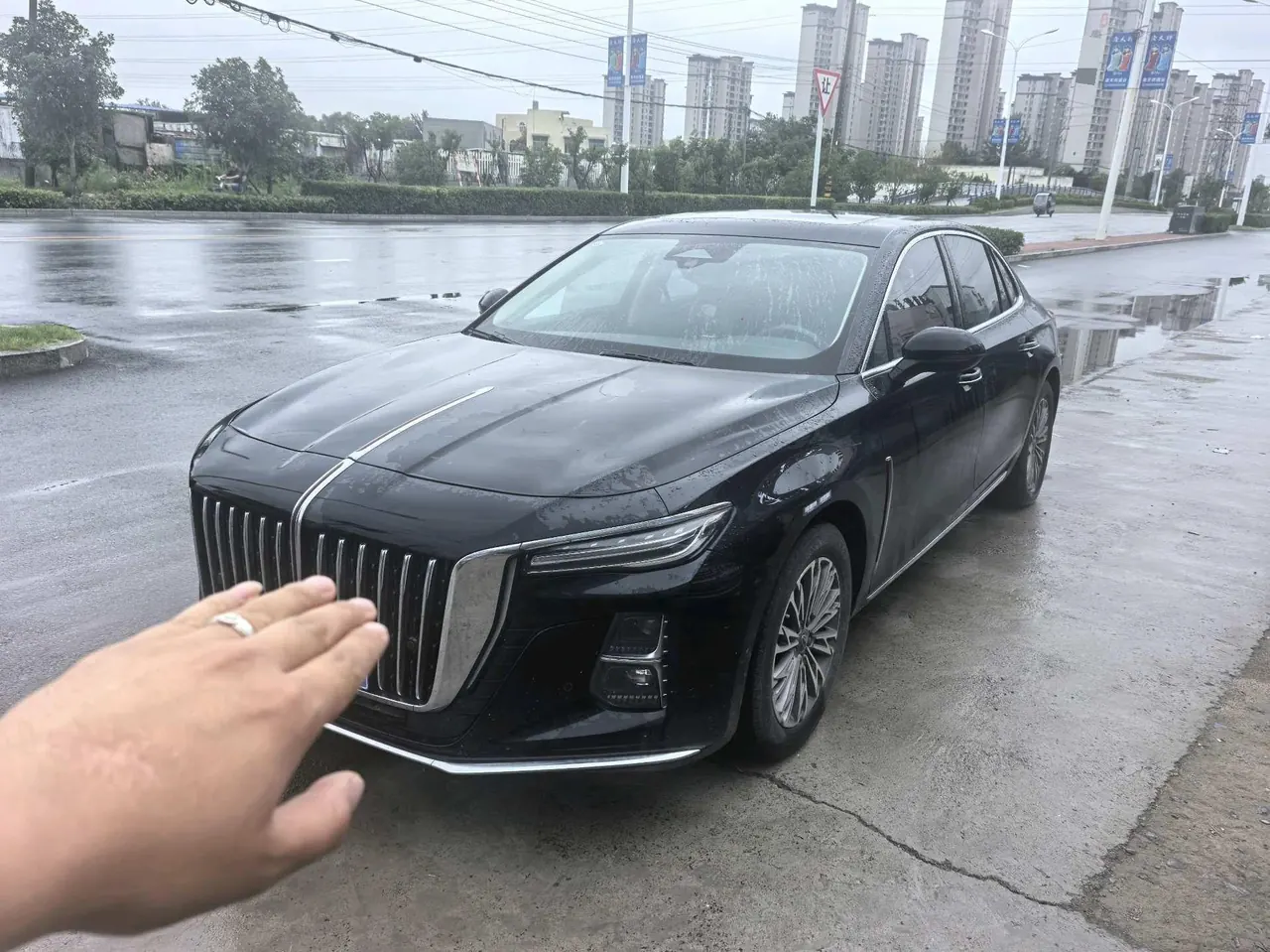 HongQi 2023 H5 2.0T Zhilian Qi Chang Edition Automatic Gear - View 1