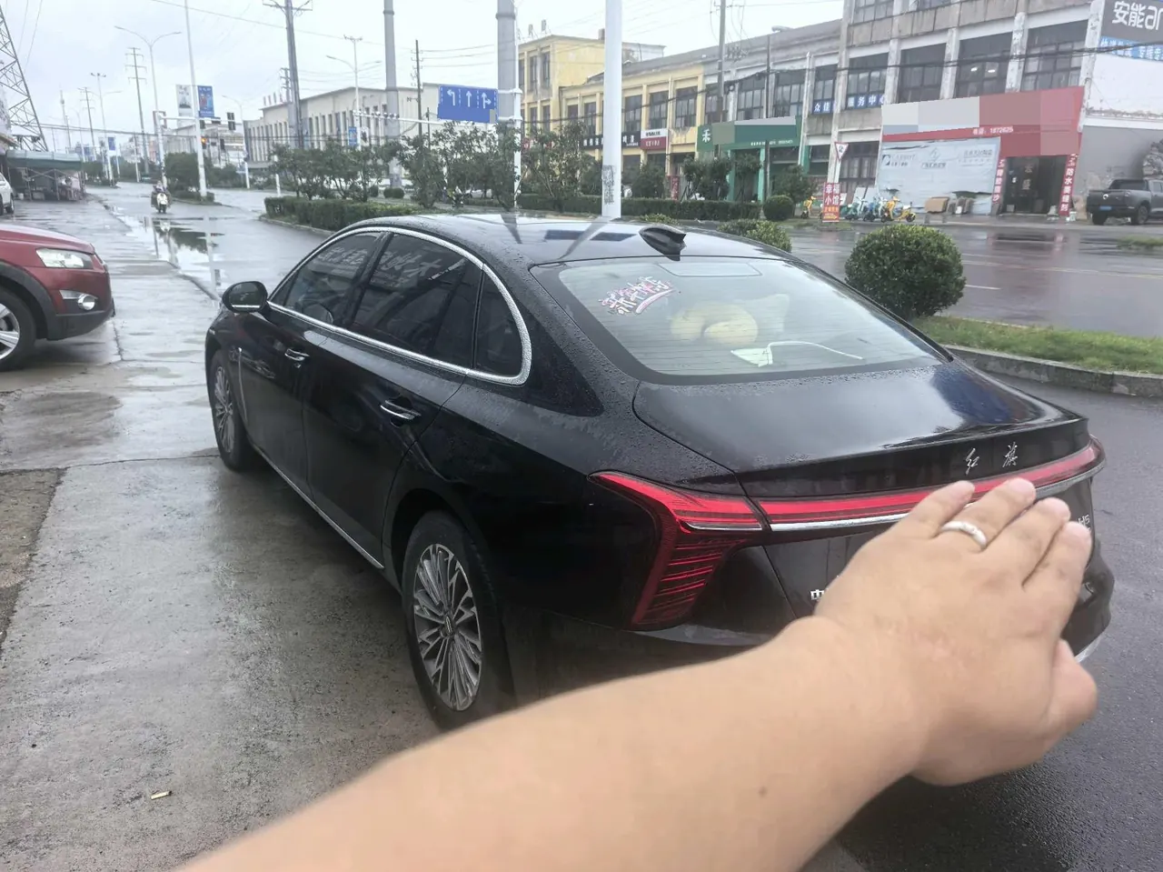 HongQi 2023 H5 2.0T Zhilian Qi Chang Edition Automatic Gear 5