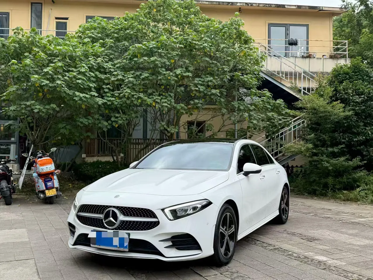 Открыть галерею: Mercedes Benz Class A 2022 A 200 L 1.3T Fashion (Change 3) Automatic