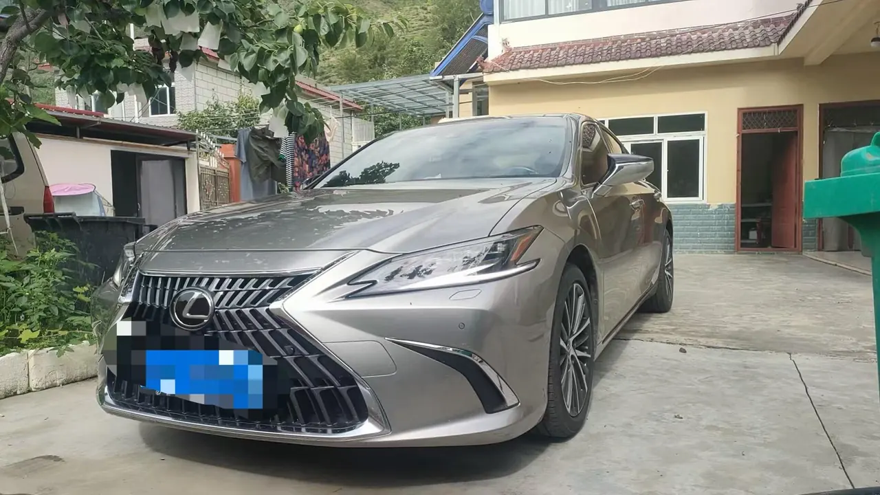 Lexus ES (Imported) 2022 ES300h 2.5 Stepless Premium Edition Automatic Gear - View 1