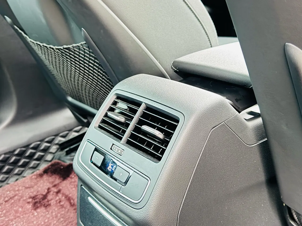 Audi 2023 A4L 2.0TFSI 40TFSI Bang & Olufsen Starry Night Edition Automatic Gear 7