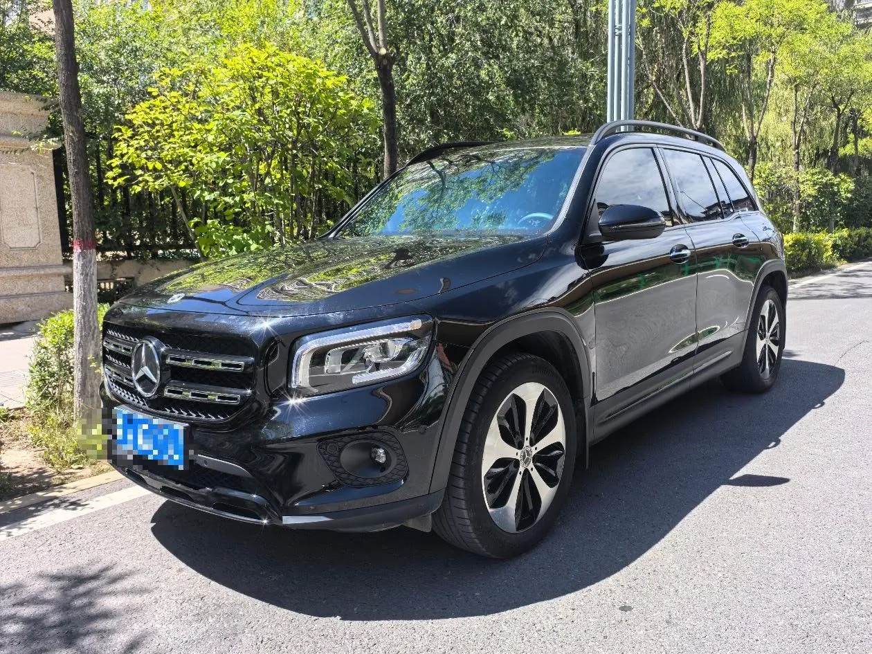 Open image lightbox: Mercedes Benz 2021 GLB 200 4MATIC 1.3T automatic gear