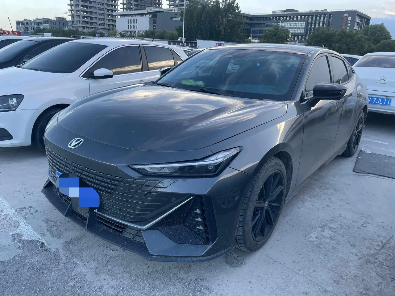 ChangAn 2023 UNI-V 1.5T honorable automatic gear - View 1