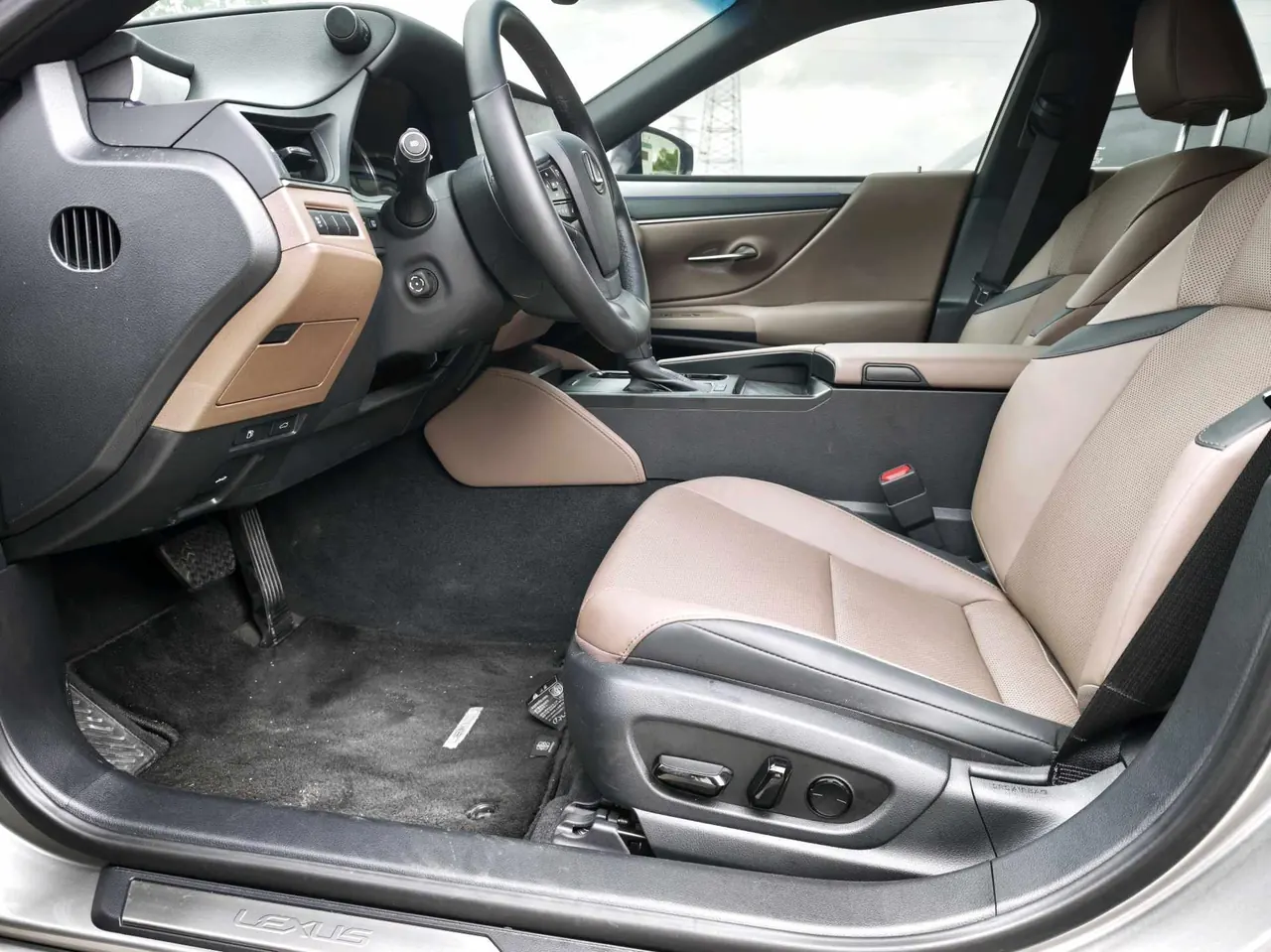 Lexus ES (Imported) 2025 ES200 2.0 Stepless Edition Automatic Gear 9