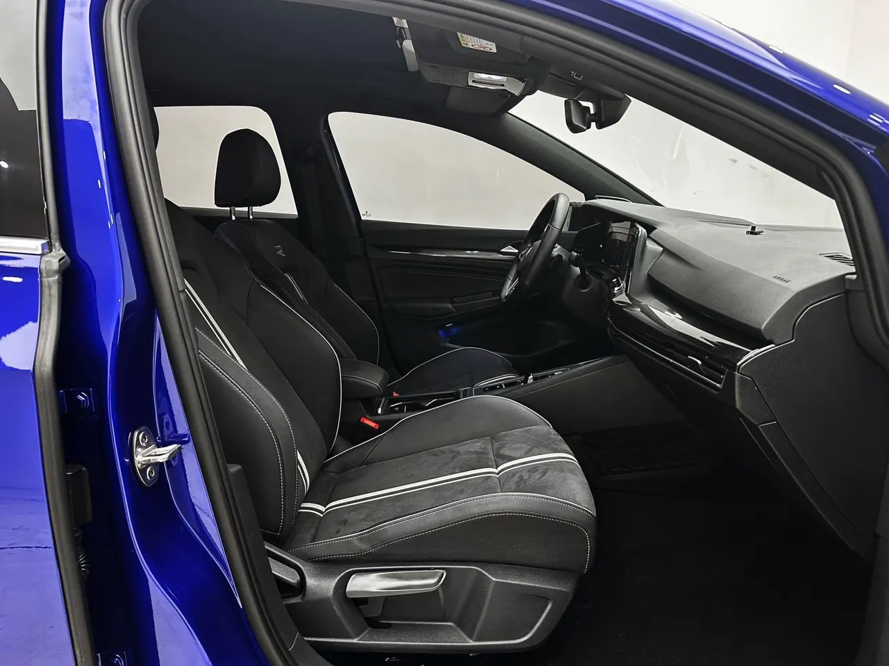 Volkswagen 2021 Golf 8 R-Line 1.4TSI 280TSI Automatic 15