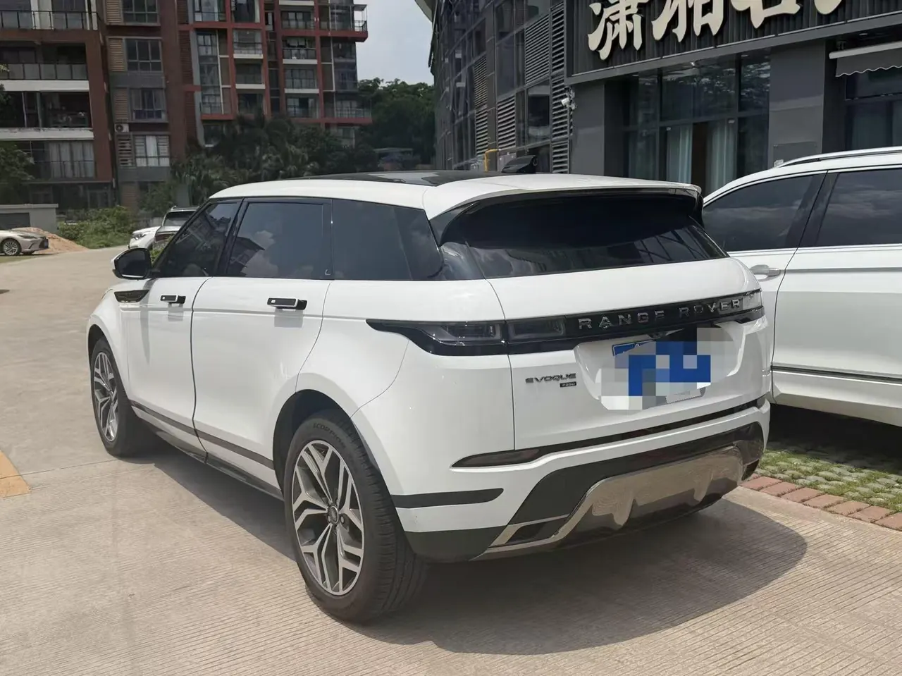 Land Rover 2023 Range Rover Aurora L 48V 2.0T 249PS Deluxe Automatic Gear 3