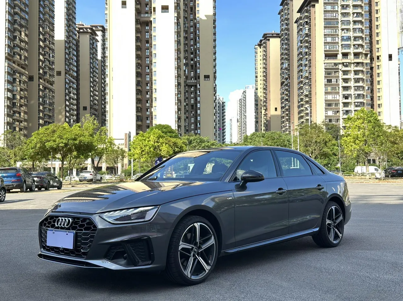 Audi 2025 A4L 2.0TFSI 40TFSI 2 million‑vehicle celebration edition, luxury sporty model, automatic transmission - View 1