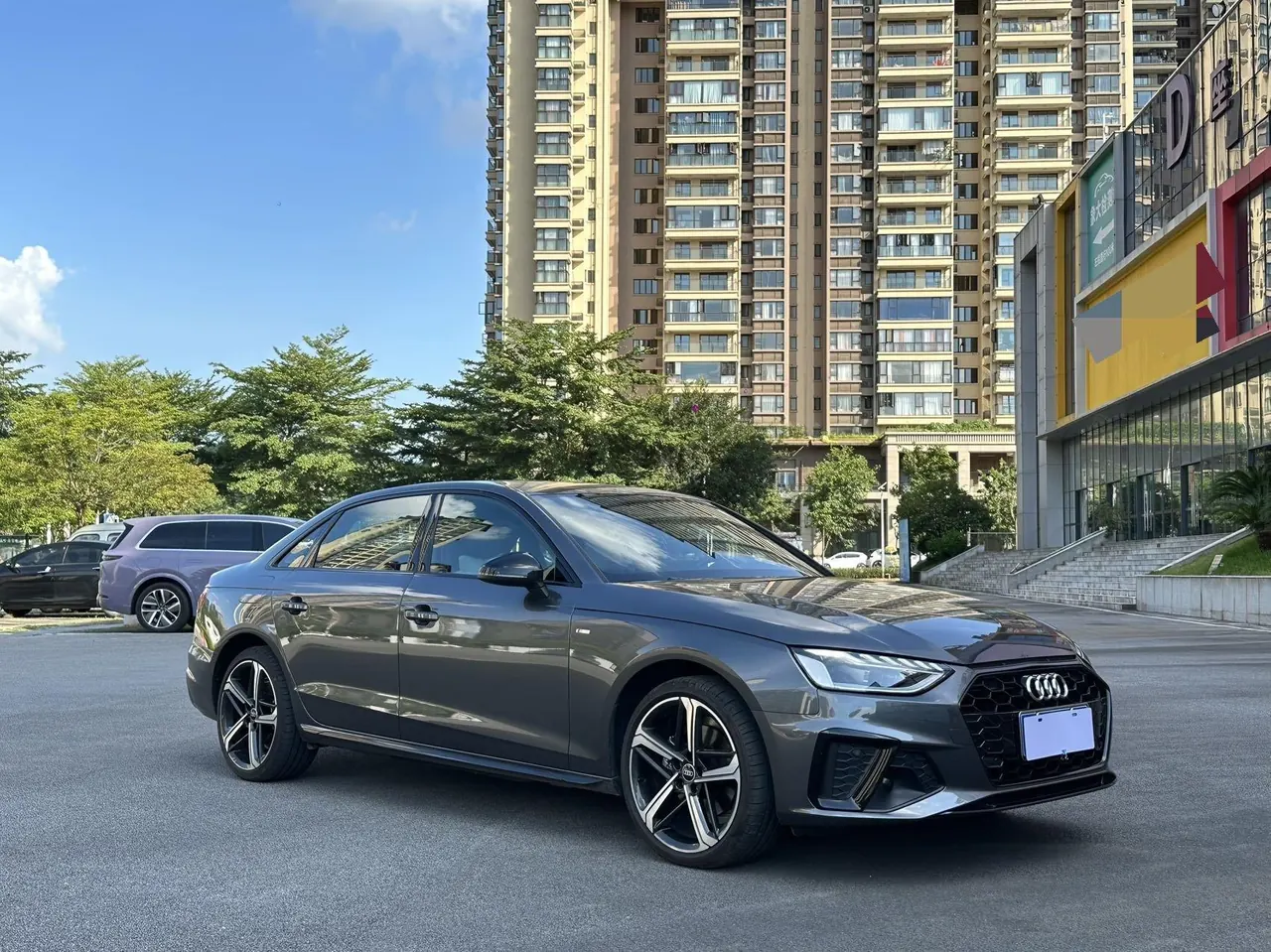 Audi 2025 A4L 2.0TFSI 40TFSI 2 million‑vehicle celebration edition, luxury sporty model, automatic transmission 3