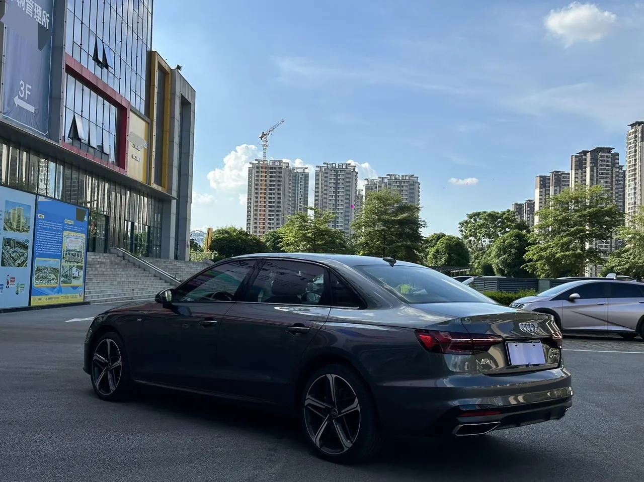 Audi 2025 A4L 2.0TFSI 40TFSI 2 million‑vehicle celebration edition, luxury sporty model, automatic transmission 4