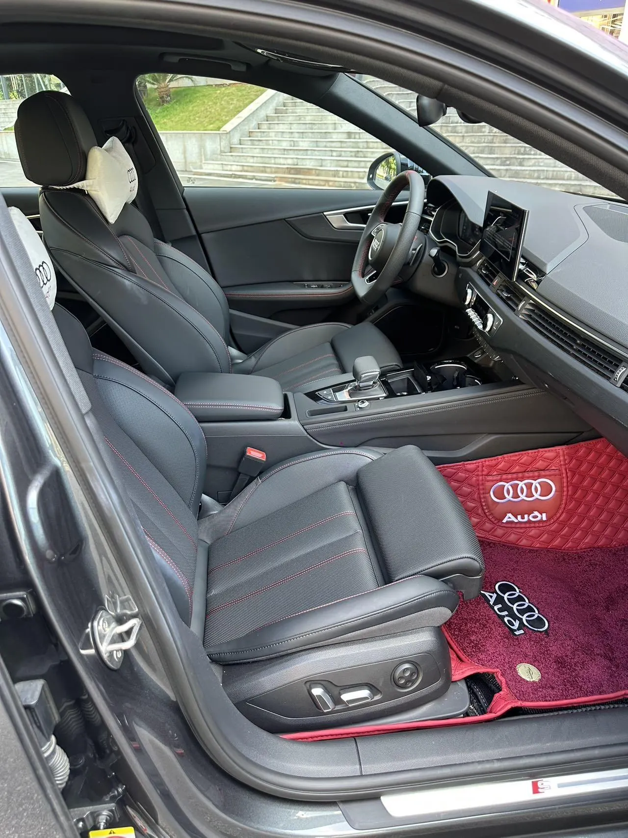 Audi 2025 A4L 2.0TFSI 40TFSI 2 million‑vehicle celebration edition, luxury sporty model, automatic transmission 6