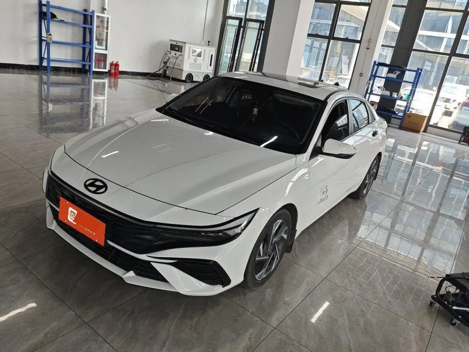 Hyundai 2023 Elantra -3-compartment 1.5 stepless LUX premium automatic gear - View 1