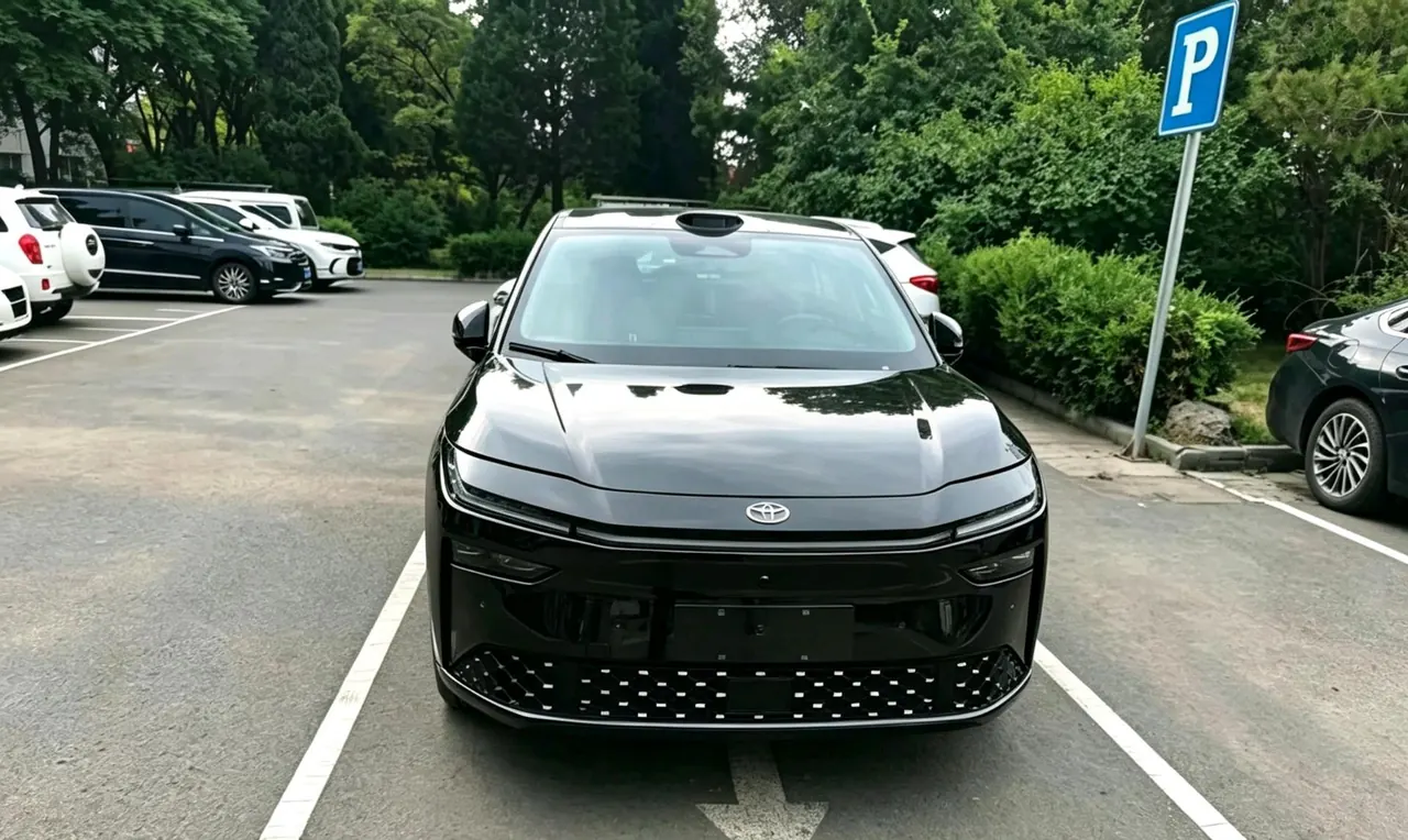 Toyota 2025 Platinum Intelligence 3X 520 Pro Advanced Intelligence Driving Edition Automatic Gear 3