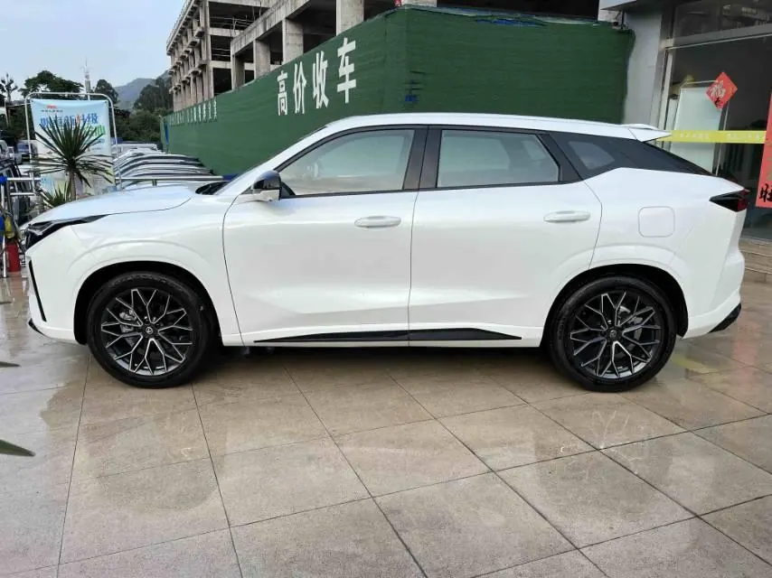 ChangAn 2025 UNI-Z 1.5T Luxury Automatic 2