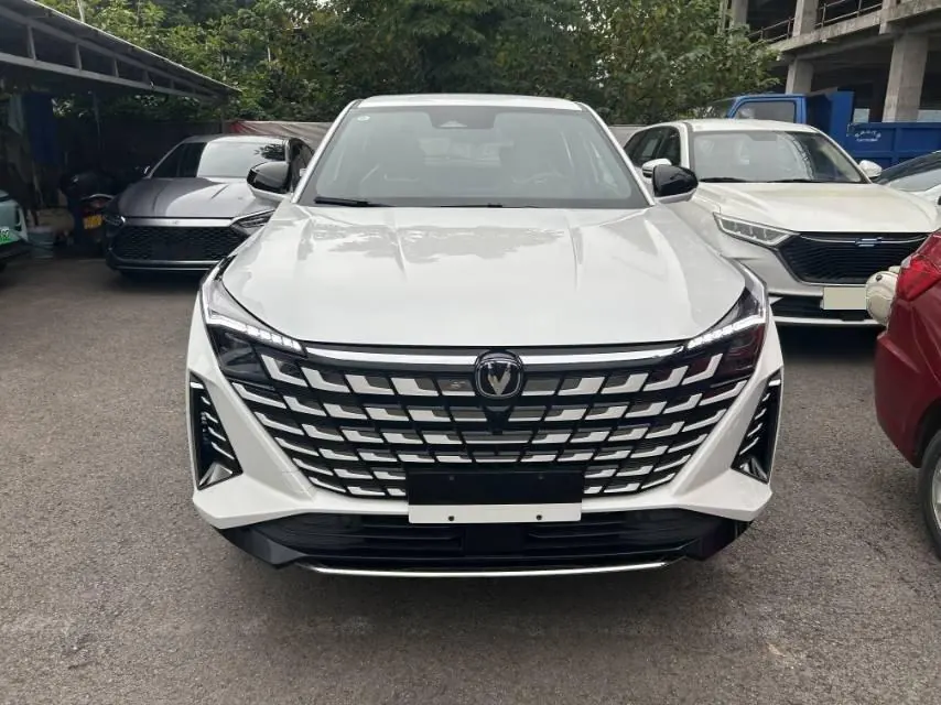 ChangAn 2025 UNI-Z 1.5T Luxury Automatic 4